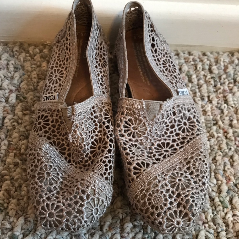 Toms lace shoes